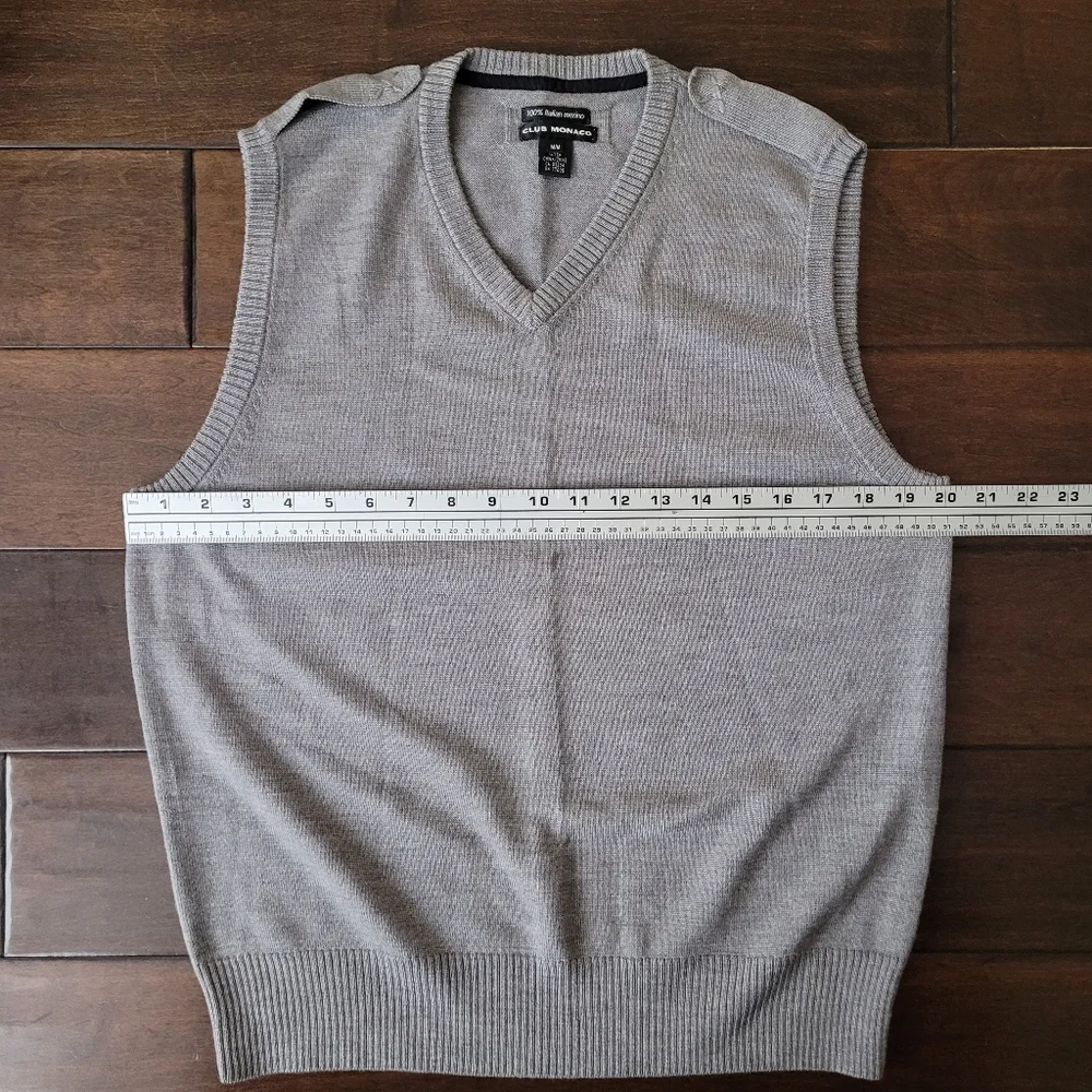 Club Monaco excellent size